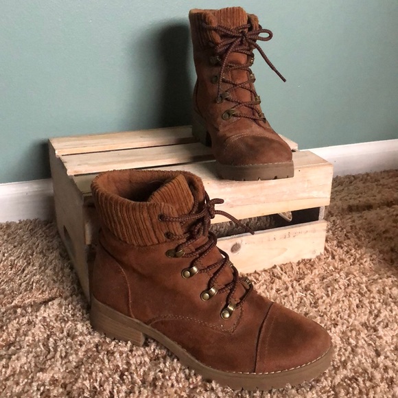 comfy lace up boots